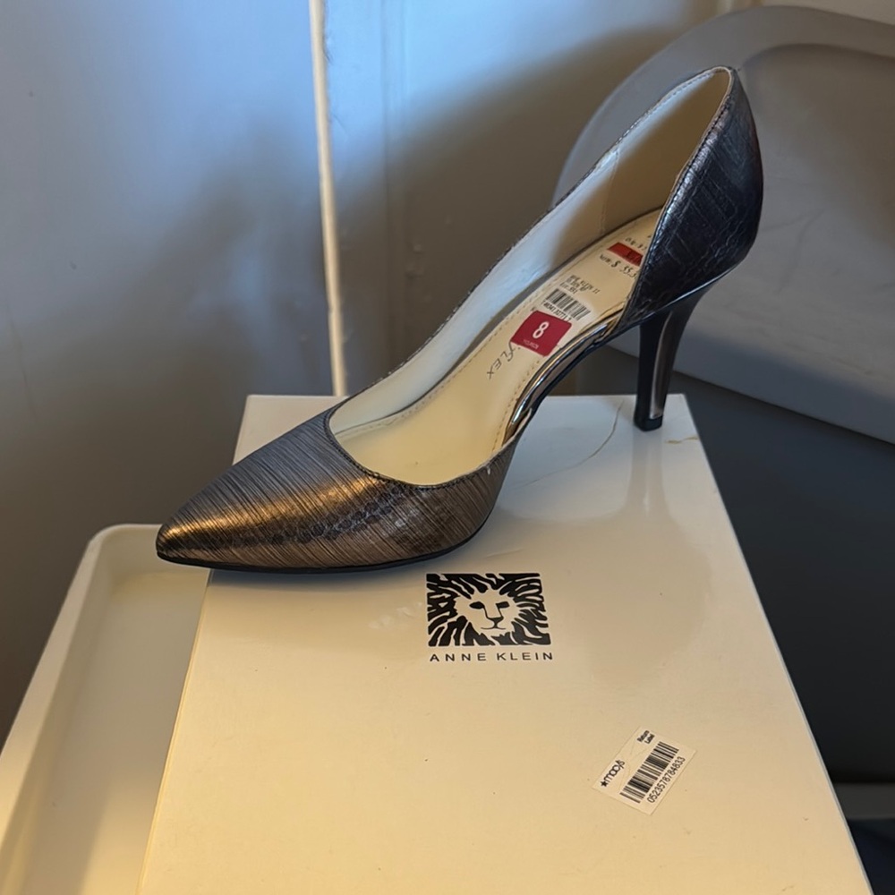 Anne Klein Bronze Heels Elegant Design